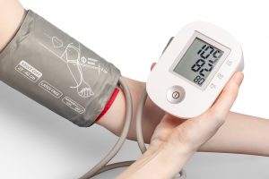 اندازه گیری با دستگاه فشار خون دیجیتال